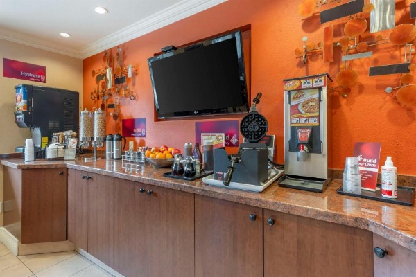 Best Western Plus Airport Plaza image 16