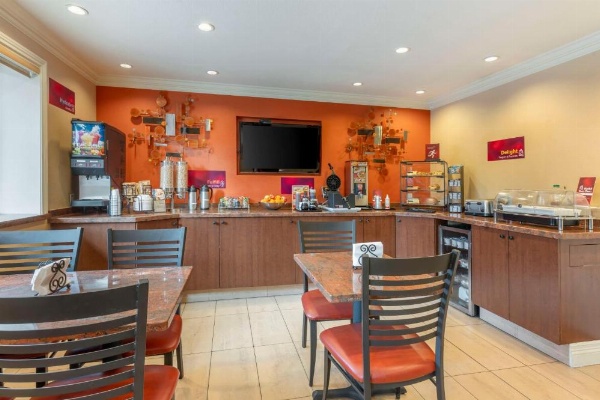 Best Western Plus Airport Plaza image 17