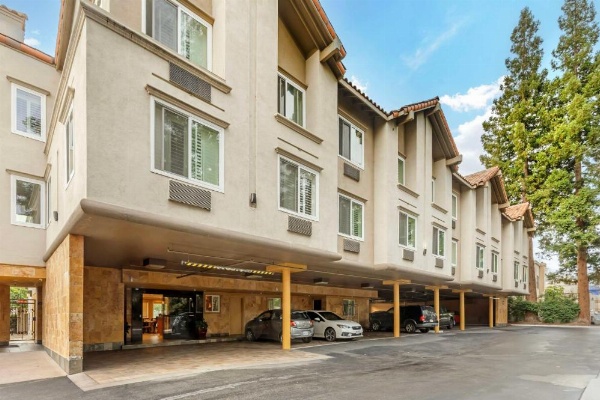 Best Western Plus Airport Plaza image 19