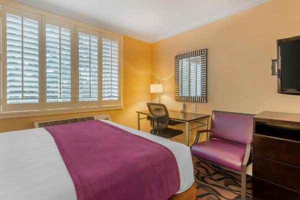 Best Western Plus Airport Plaza image 20