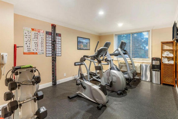 Best Western Plus Airport Plaza image 6